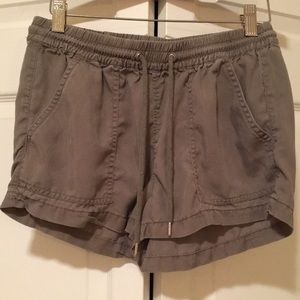 WOMENS H&M SHORT SIZE 2